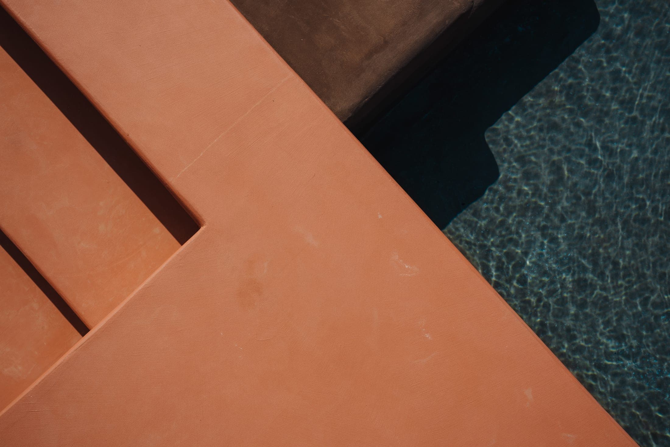 Piscina immersa nell'uliveto