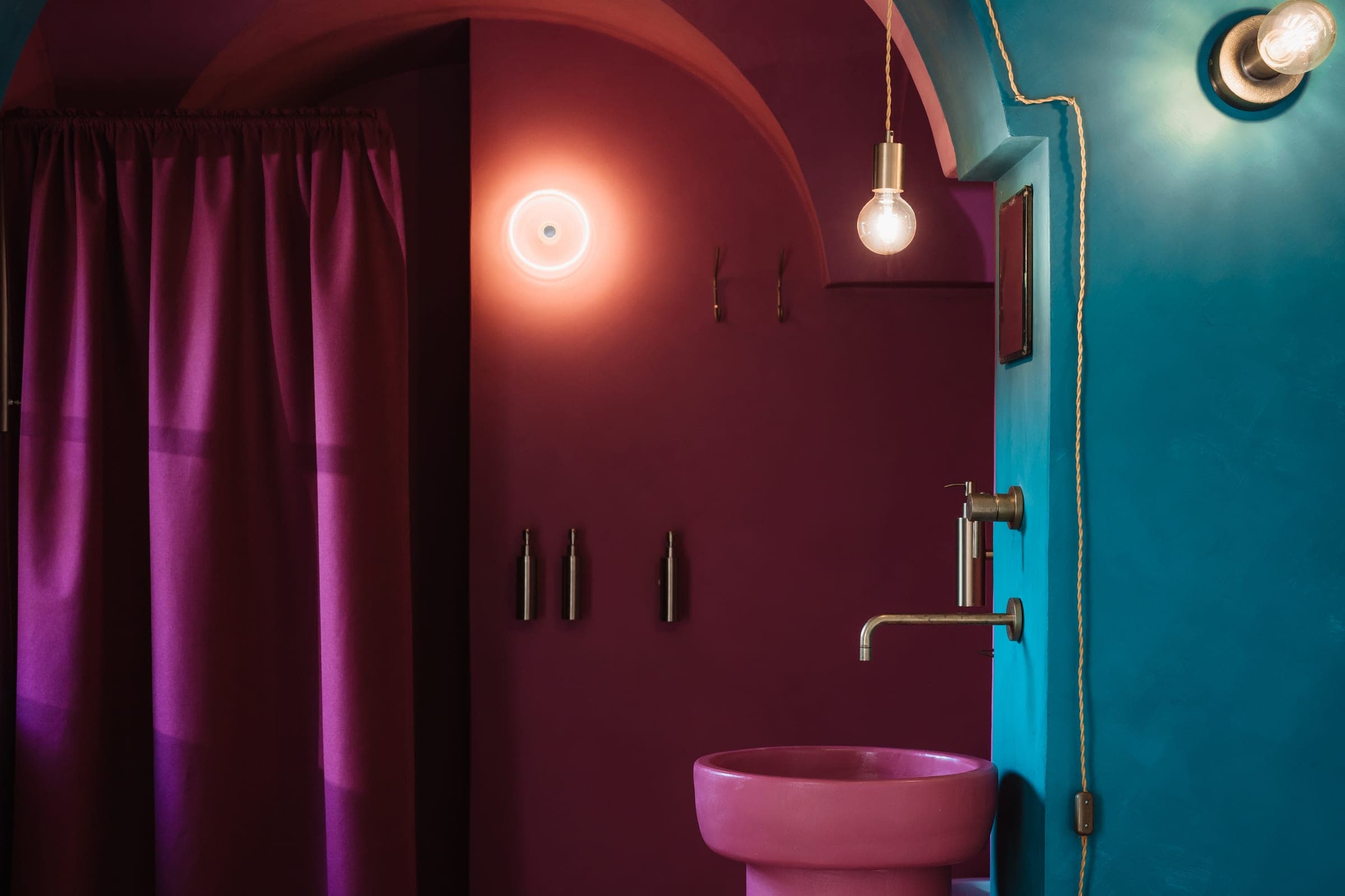 Stanza Tre - Dettaglio interno