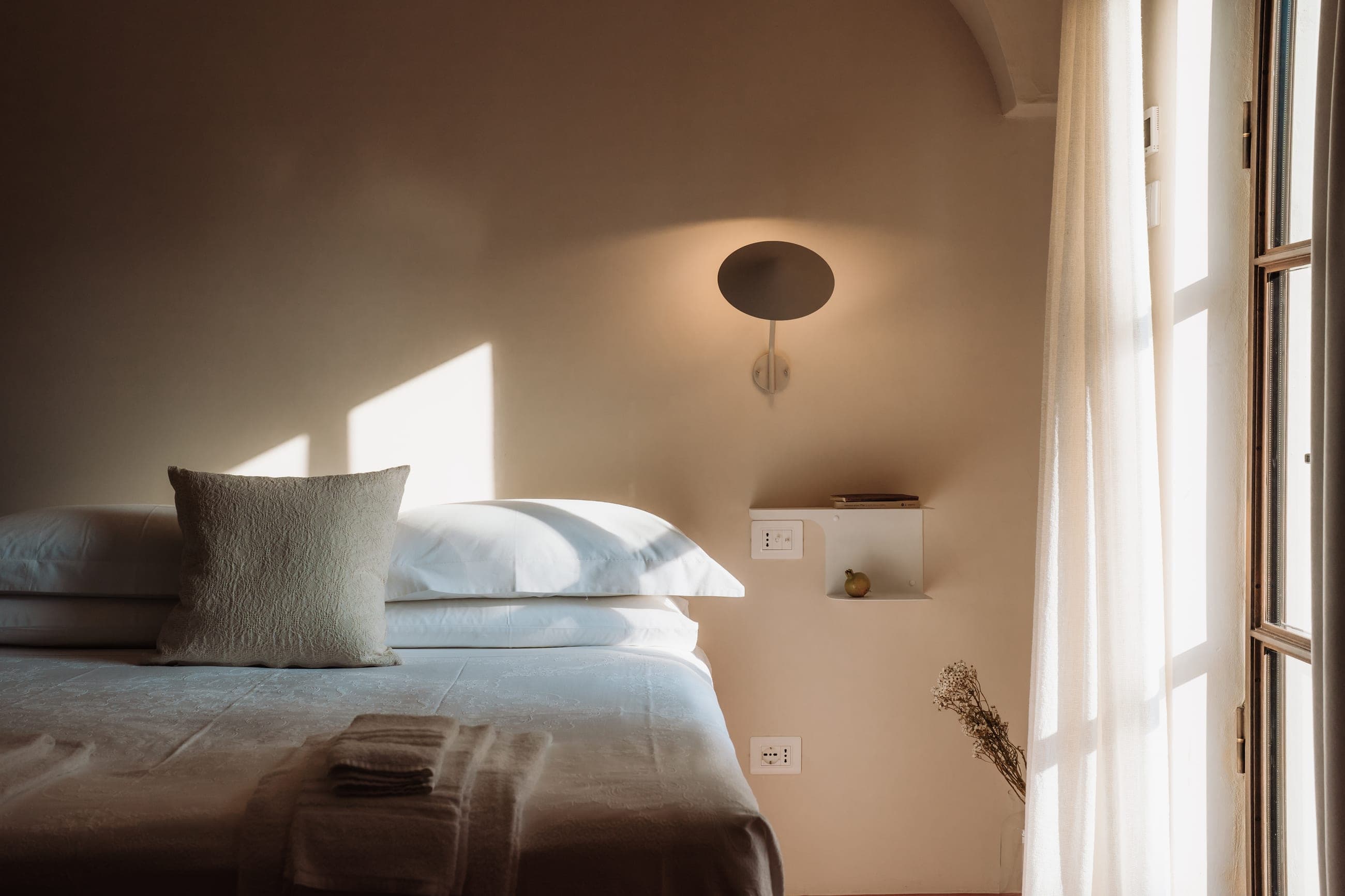 Stanza Tre - Camera da letto con volta e luce calda